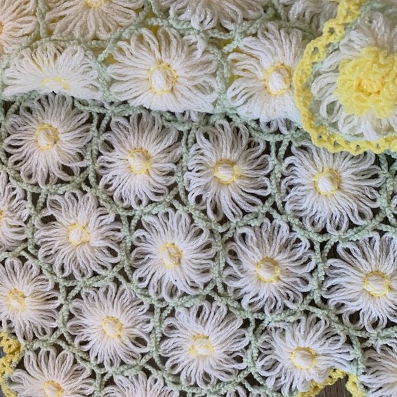 Vintage Handmade Daisy Floral Crocheted Small Throw Blanket - Picture 5 of 6
